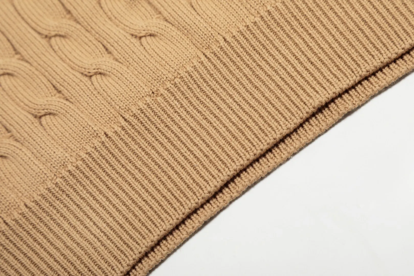 🅿️186 "Top quality" Style number: DS062# (not off the shelves all year round) [Ralph Lauren men's POLO lapel solid color pony embroidered logo knitted short sleeves] ✅Ralph Lauren Ralph Lauren classic basic lapel POLO men's all-season knitted short sleeves ✅Main supplier platform live broadcast Wholesale entity Replacement when out of stock Not off the shelf ✅ZP quality 1:1 version Scan the code to enter the GF website Counter quality ✅Details and quality are the only one in Guangzhou. Imported quality cotton yarn, focusing on high-end, cost-effective. Needless to say good quality. ✅The version restores the original version. The maximum size can be worn up to 200 pounds. Loose, comfortable and stress-free. ✅The upper body is simple and easy to match. A must-have for men. Good-looking clothes are never picky. A must-have for men's wardrobe. Size: S-XL. Color: Black, White, Gray, Khaki, Navy Blue, Gentleman's Lake Blue.